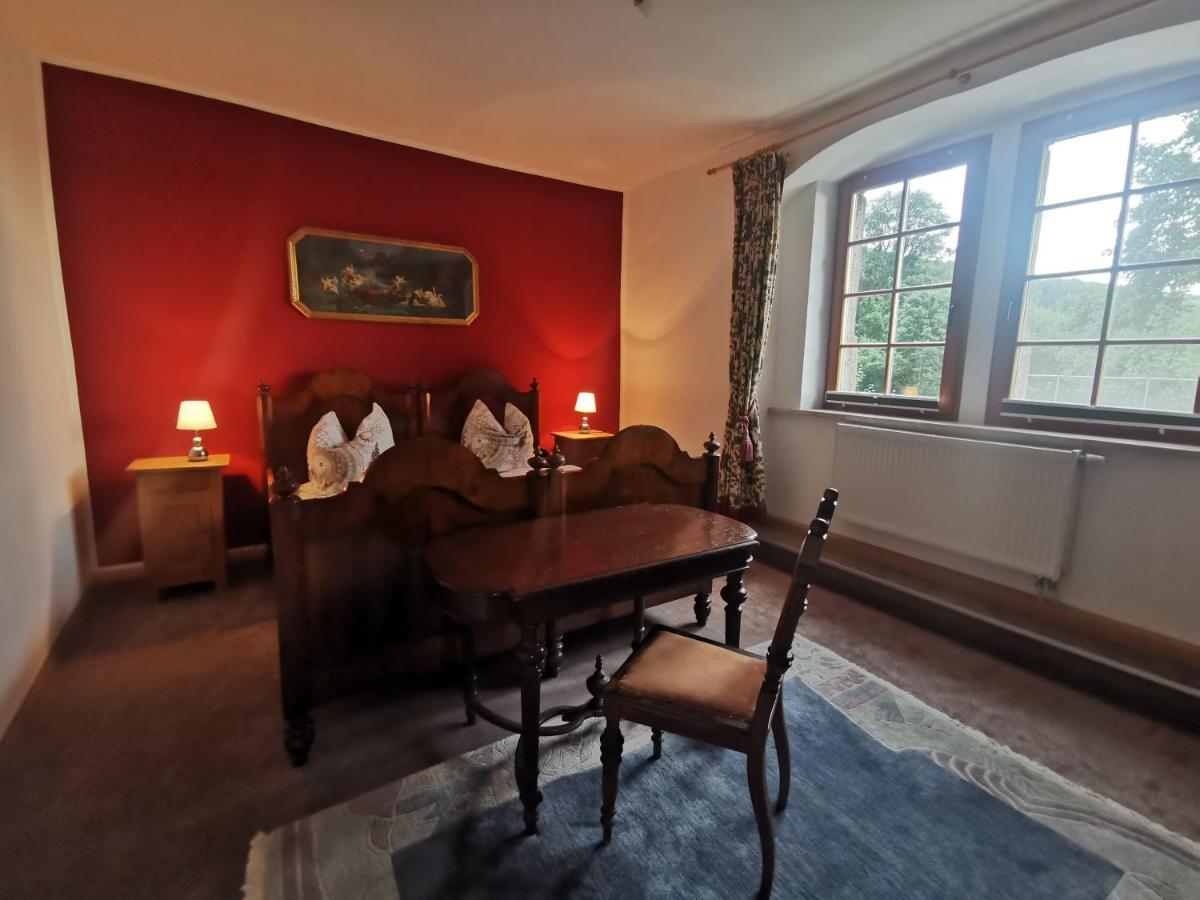 Ruhige Ferienwohnung Im Gutshaus Niederorschel Eksteriør bilde