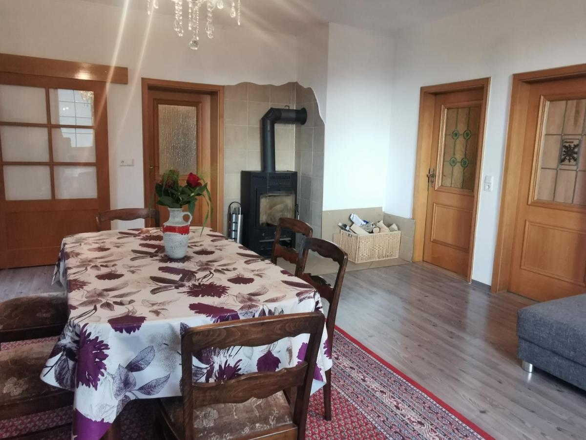 Ruhige Ferienwohnung Im Gutshaus Niederorschel Eksteriør bilde